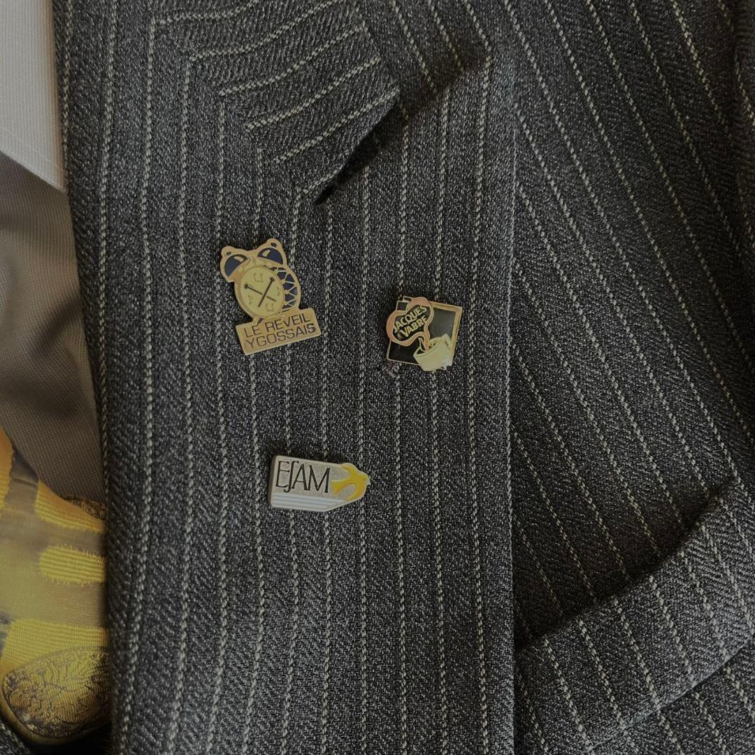 極美品✨極上イタリア製ダブルスーツセット✨ヴェルサーチネクタイ✨豪華ピンズ5点