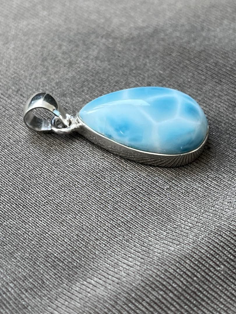 天然石ラリマー☆高品質！しずく型ペンダントトップ☆かめ模様が美しい！