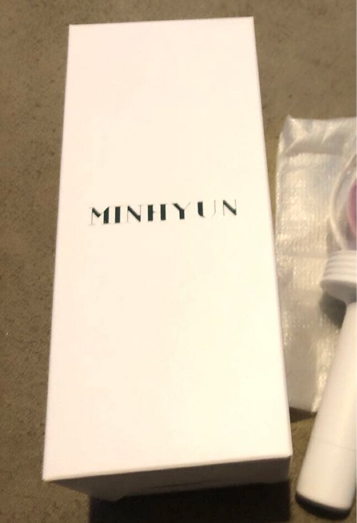 \ 新品・未使用 / ファンミニョン　公式ペンライト