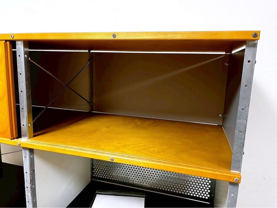 f1_11Herman Millerイームズストレージユニット4段2列