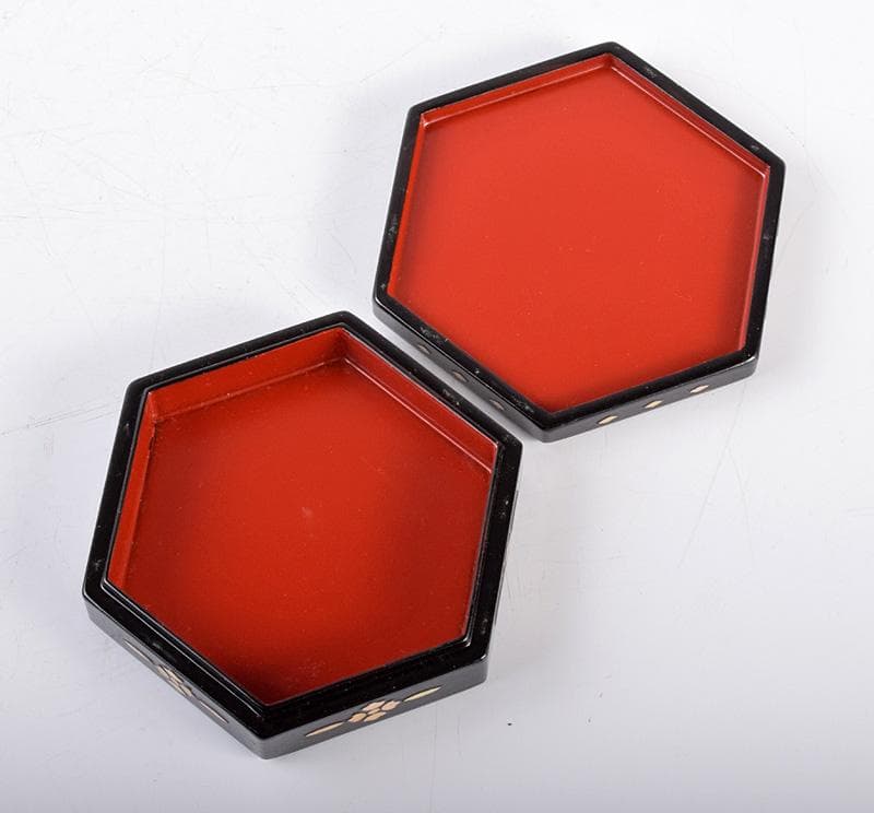 茶道具　源陵香作　青貝螺鈿　六角松人物図　香合　共箱　V　3573