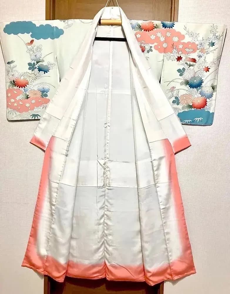 春のお出かけ 正絹縮緬着物 昭和の頃のお品物 アートシーンへのお出かけ