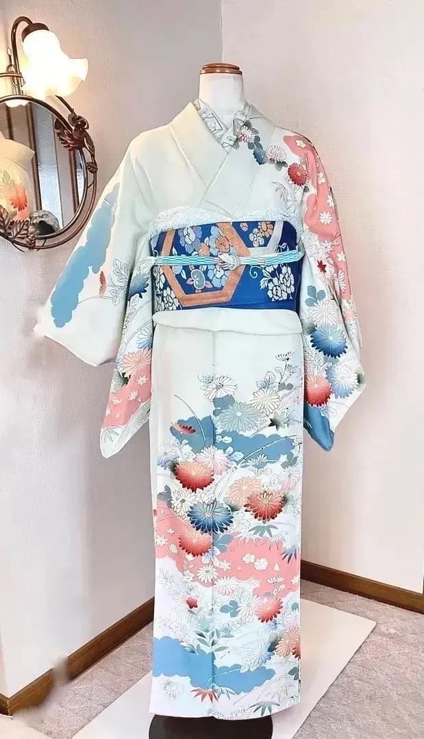 春のお出かけ 正絹縮緬着物 昭和の頃のお品物 アートシーンへのお出かけ