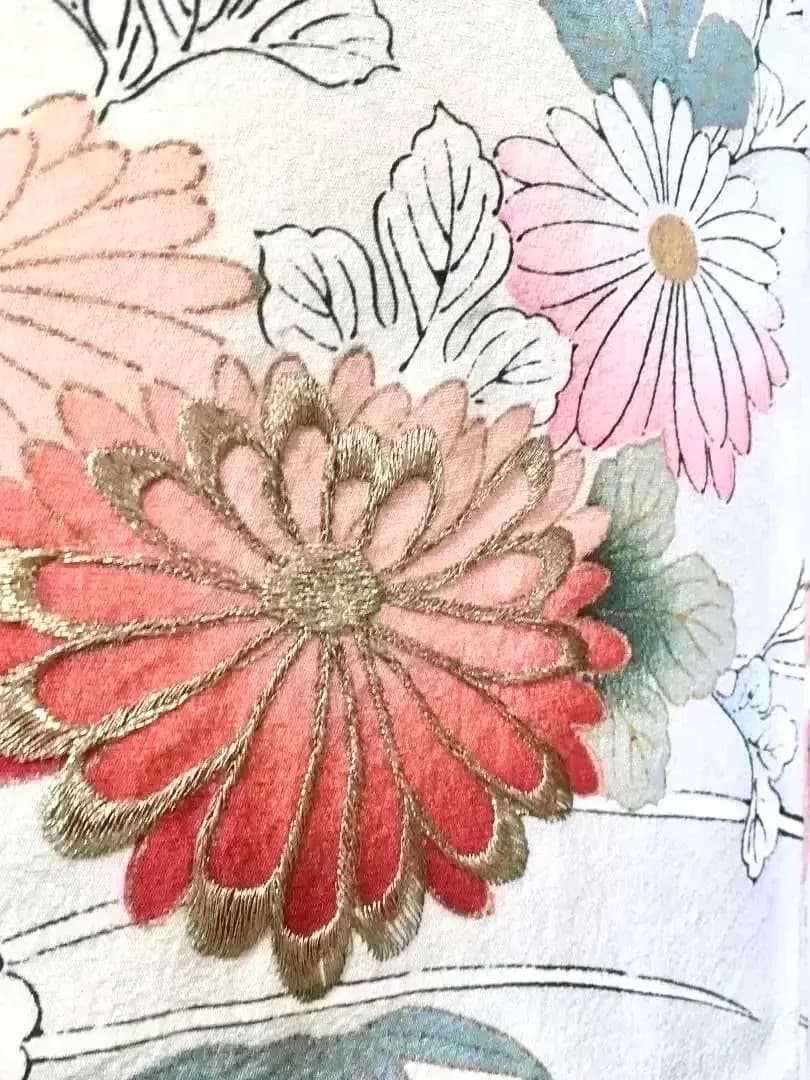 春のお出かけ 正絹縮緬着物 昭和の頃のお品物 アートシーンへのお出かけ