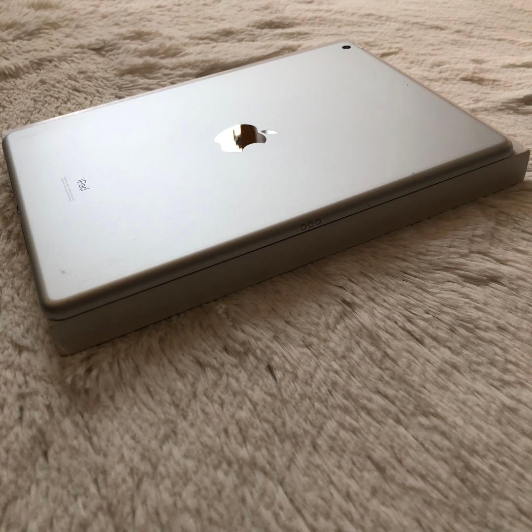 【完動品】iPad 第8世代 32GB 【すぐ発送】【付属品】