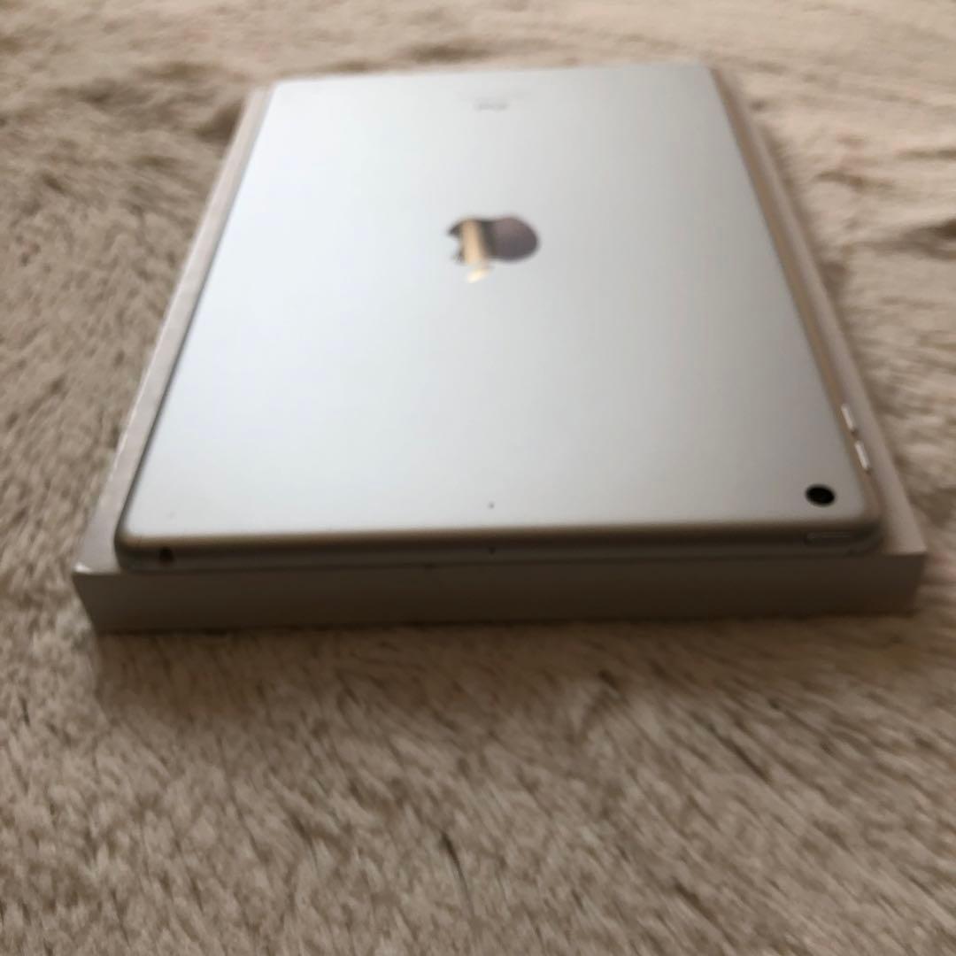 【完動品】iPad 第8世代 32GB 【すぐ発送】【付属品】