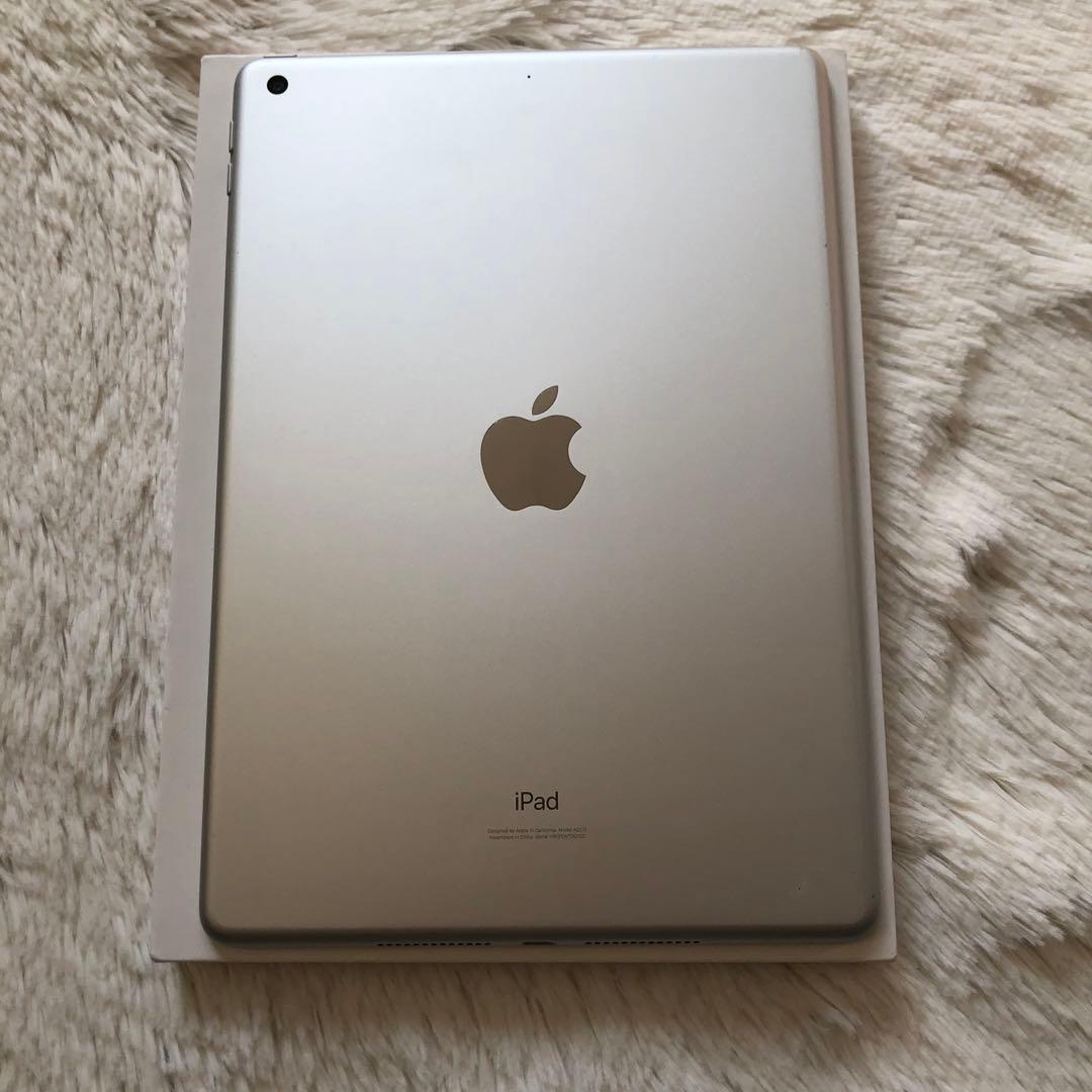 【完動品】iPad 第8世代 32GB 【すぐ発送】【付属品】