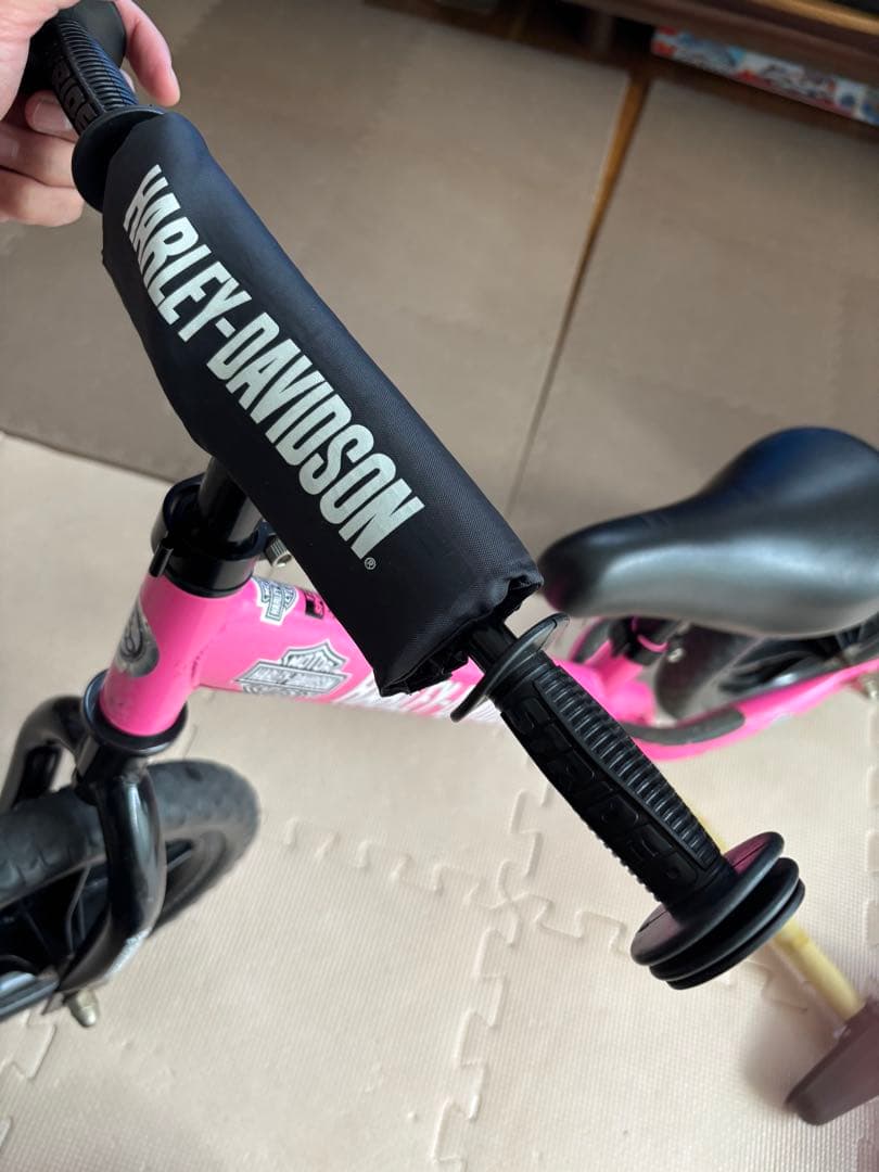 ⭐︎送料込み　カッコいい！　ハーレーダビッドソン　ストライダー　大きめサドル付き⭐︎