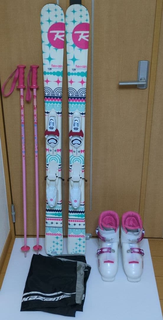 〜週末値下げ〜ROSSIGNOL スキー板 128cm ・ストック・ブーツ