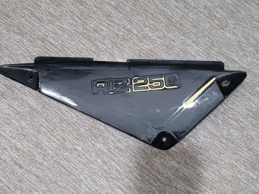 R1-Z サイドカバー FRP 社外品