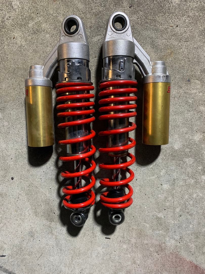 SHOWA サスペンション 2本セット 赤金