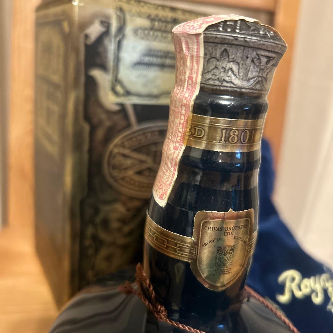 シーバスリーガル ロイヤルサルート21年 青 陶器ボトル