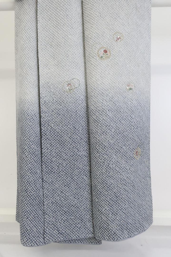 訪問着 総絞り 刺繍 ブルーグレー 花文 身丈155cm 裄丈66cm 正絹