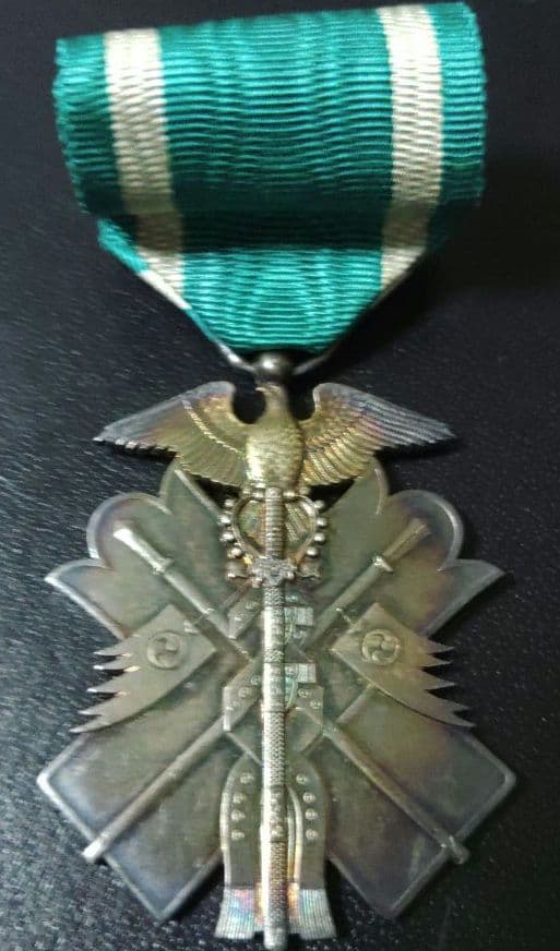 【✨希少品✨】金鵄勲章（きんしくんしょう）箱付(金具壊れ)