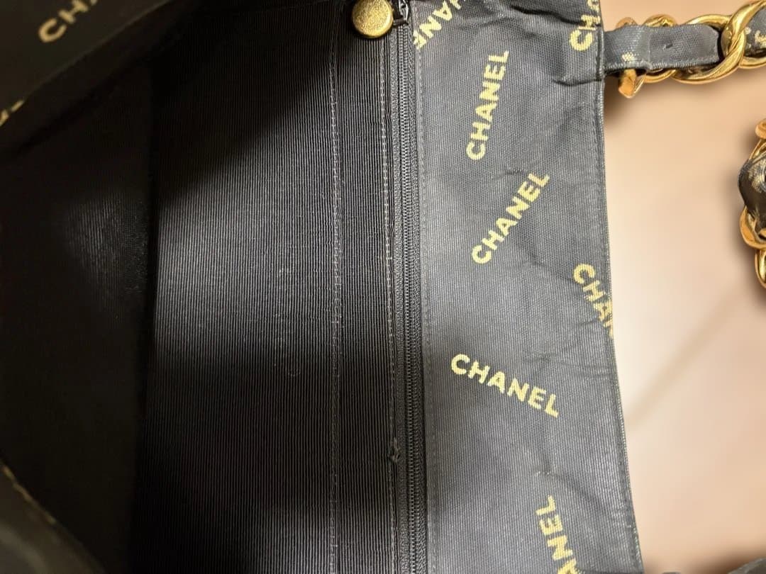 大人気シリーズ　CHANELチェーントートバッグ　キャンバス　ブラック