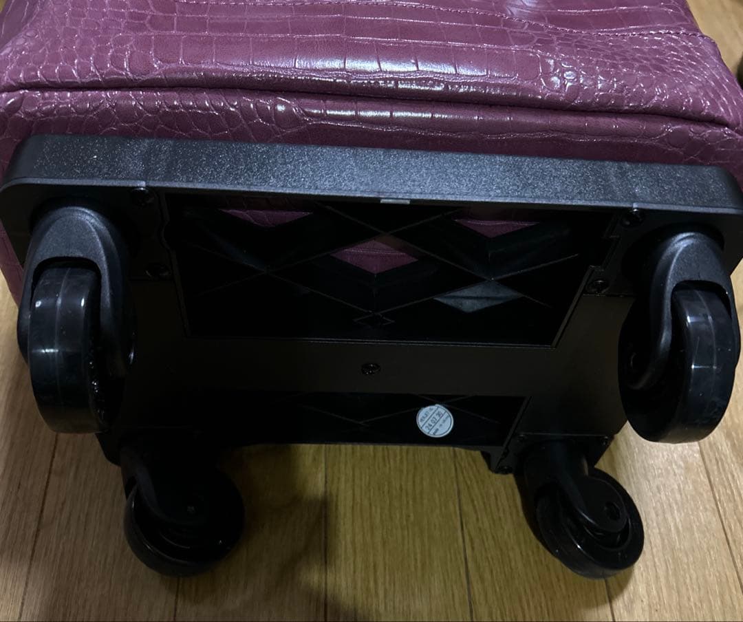 スワニー キャリーケース　クロコダイル型押し４輪ストッパー付き ＜Ｌサイズ＞