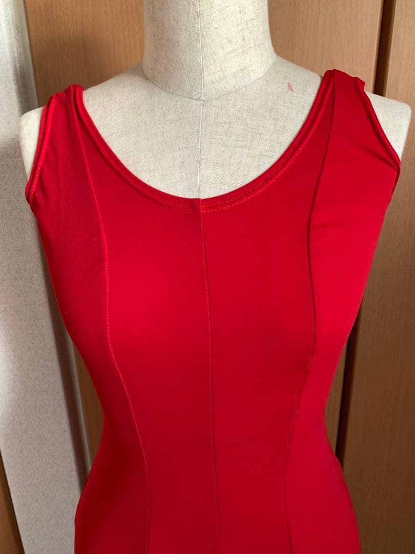 赤いフリル付きフラメンコドレス