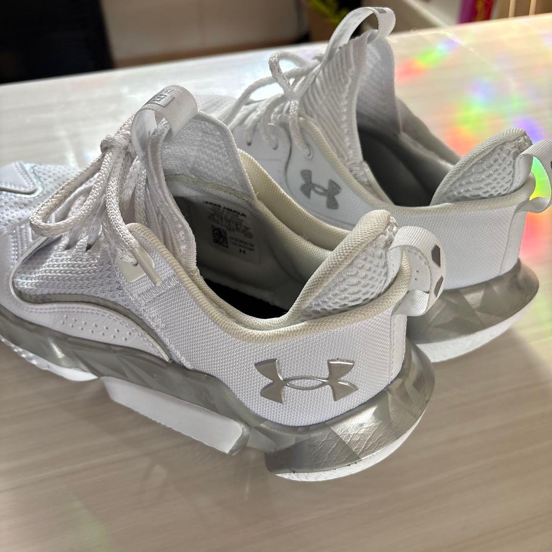 Under Armour HOVR ホワイト シューズ