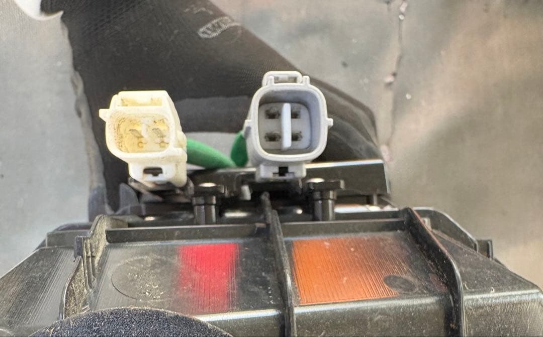 送料込み❗️小糸LEDテールランプ 右側　新車外し