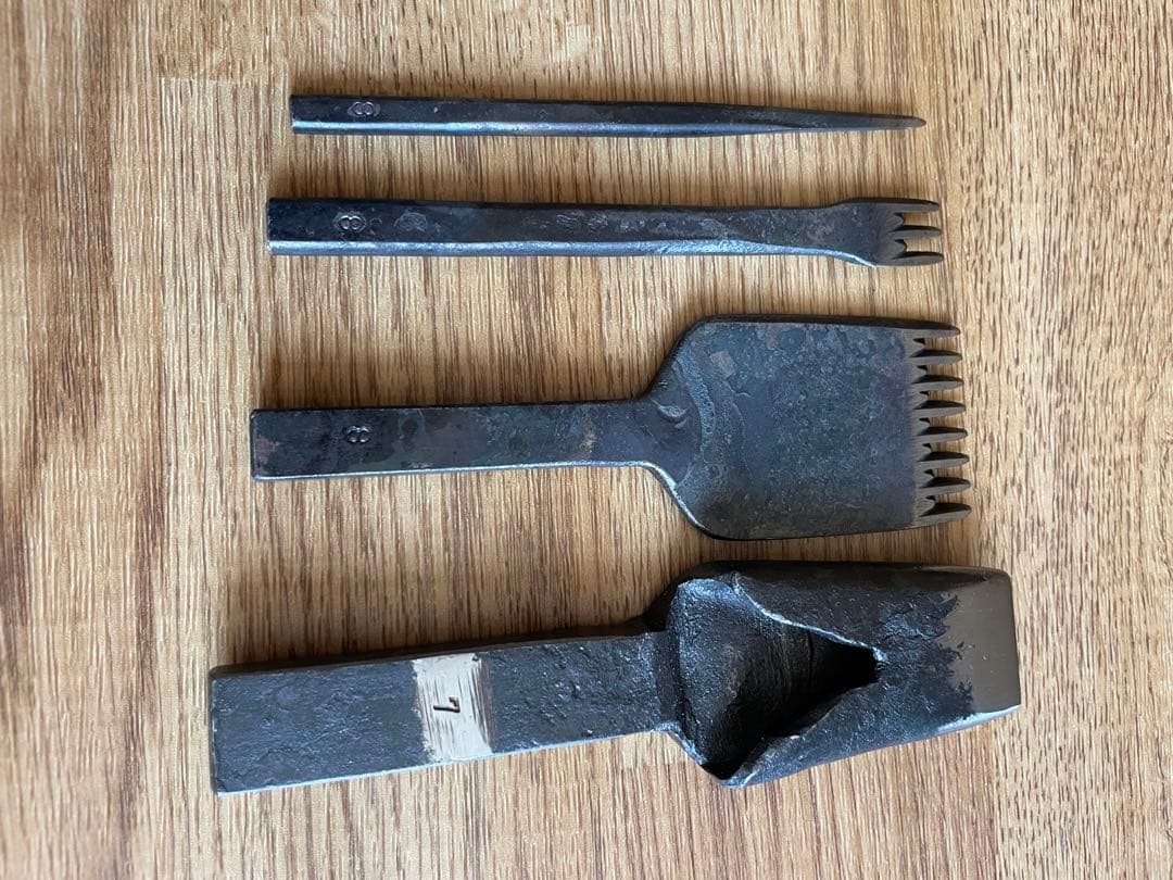 手縫いで作る革のカバン 用具 材料