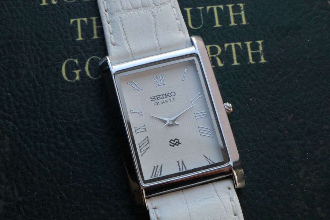 SEIKO tank 白×銀 レクタンギュラー 稼働品