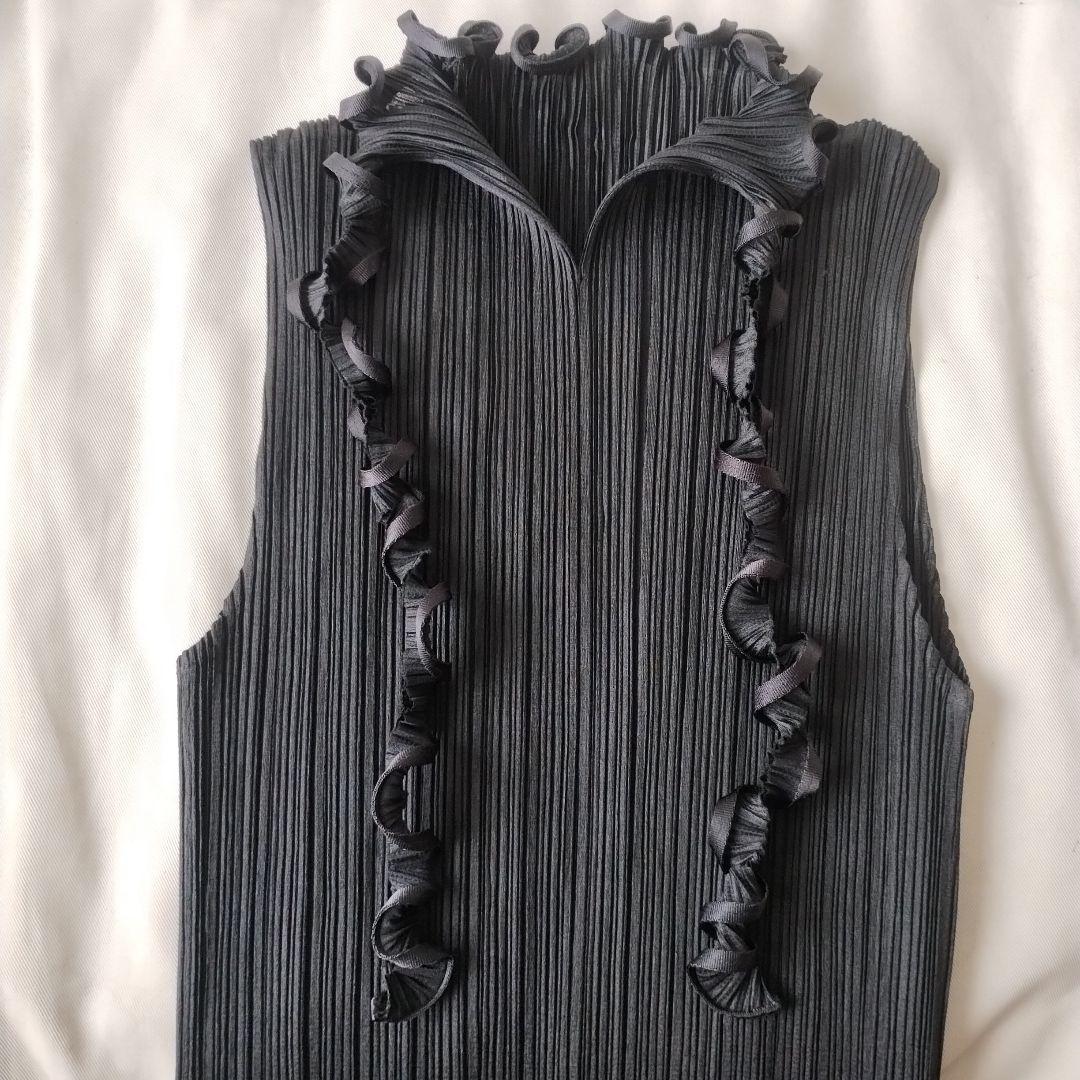 PLEATS PLEASE プリーツ加工　ノースリーブ