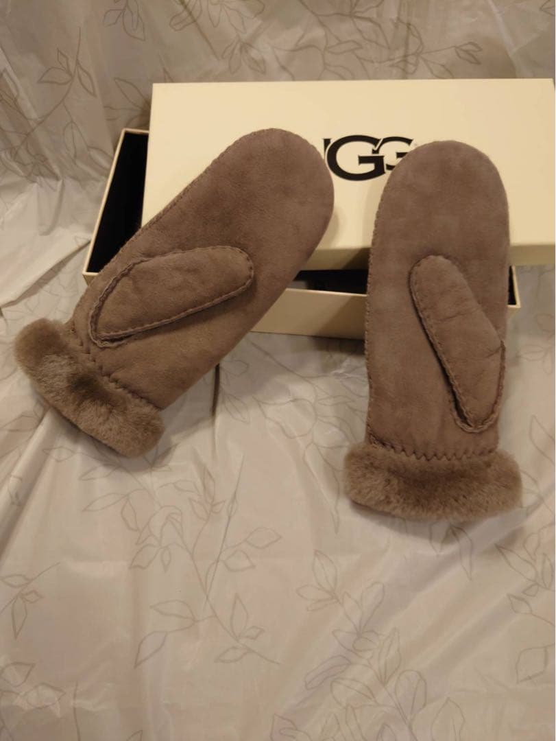 UGG ベージュ ミトン 手袋 タグ付き 未使用品