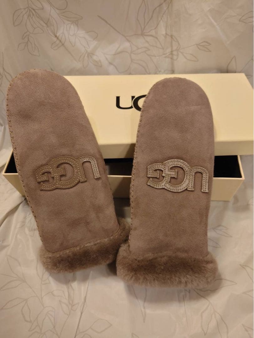 UGG ベージュ ミトン 手袋 タグ付き 未使用品