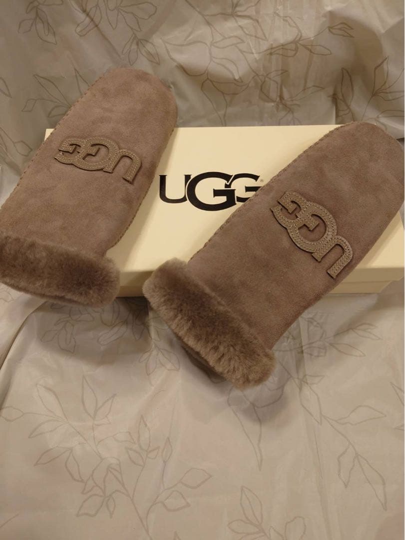 UGG ベージュ ミトン 手袋 タグ付き 未使用品