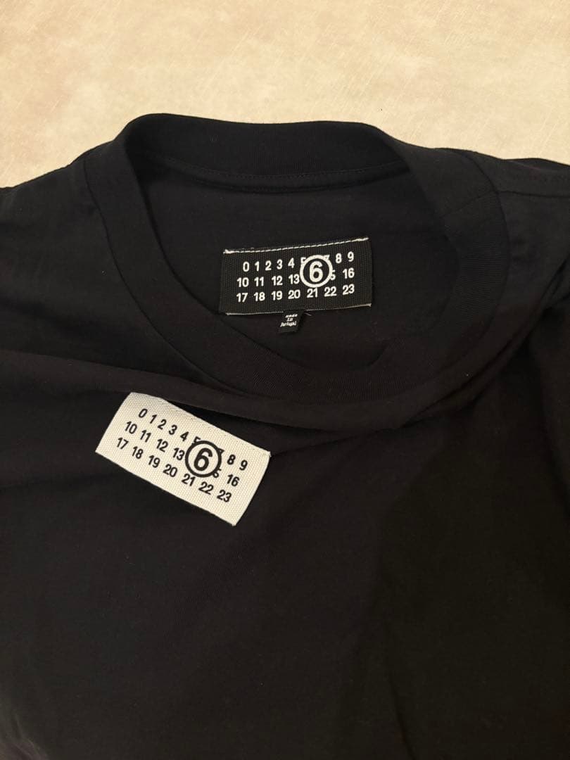 【専用出品】MM6 / カレンダータグTシャツ　黒