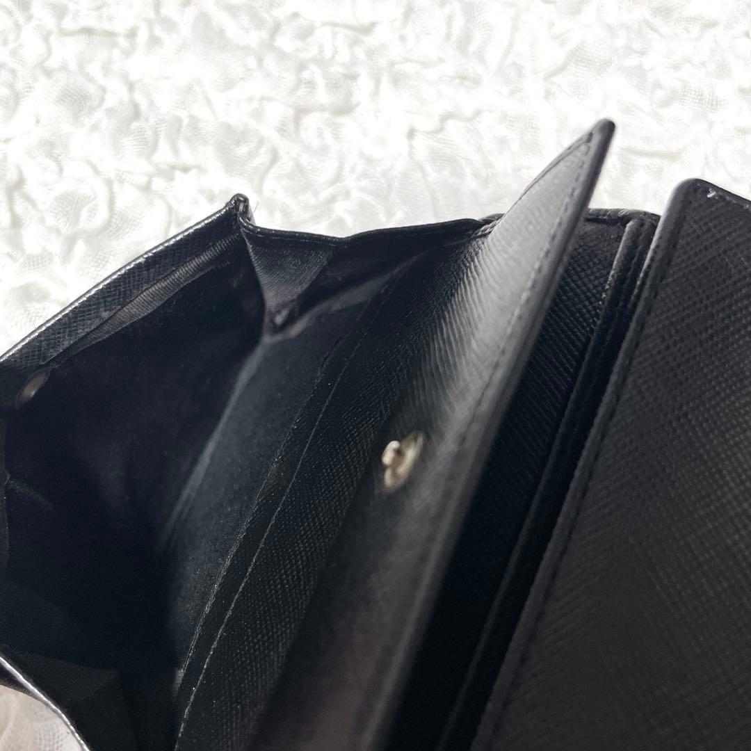 PRADA ブラック 三つ折り財布　三角　トライアングル　サフィアーノレザー