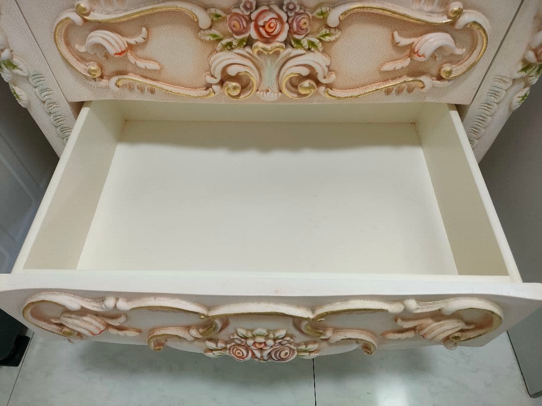 【strawberry様】ロココ調 収納家具 ガラス天板 四段チェスト