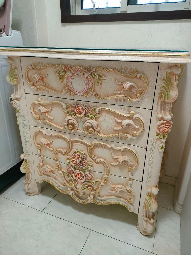 【strawberry様】ロココ調 収納家具 ガラス天板 四段チェスト