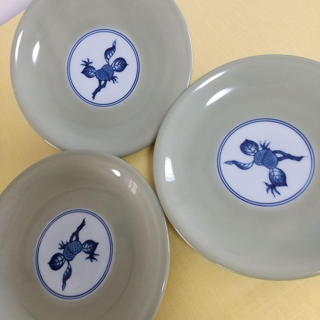 ほんまる⭐️青磁木ノ葉文のサラダ皿①&ソーサー③
