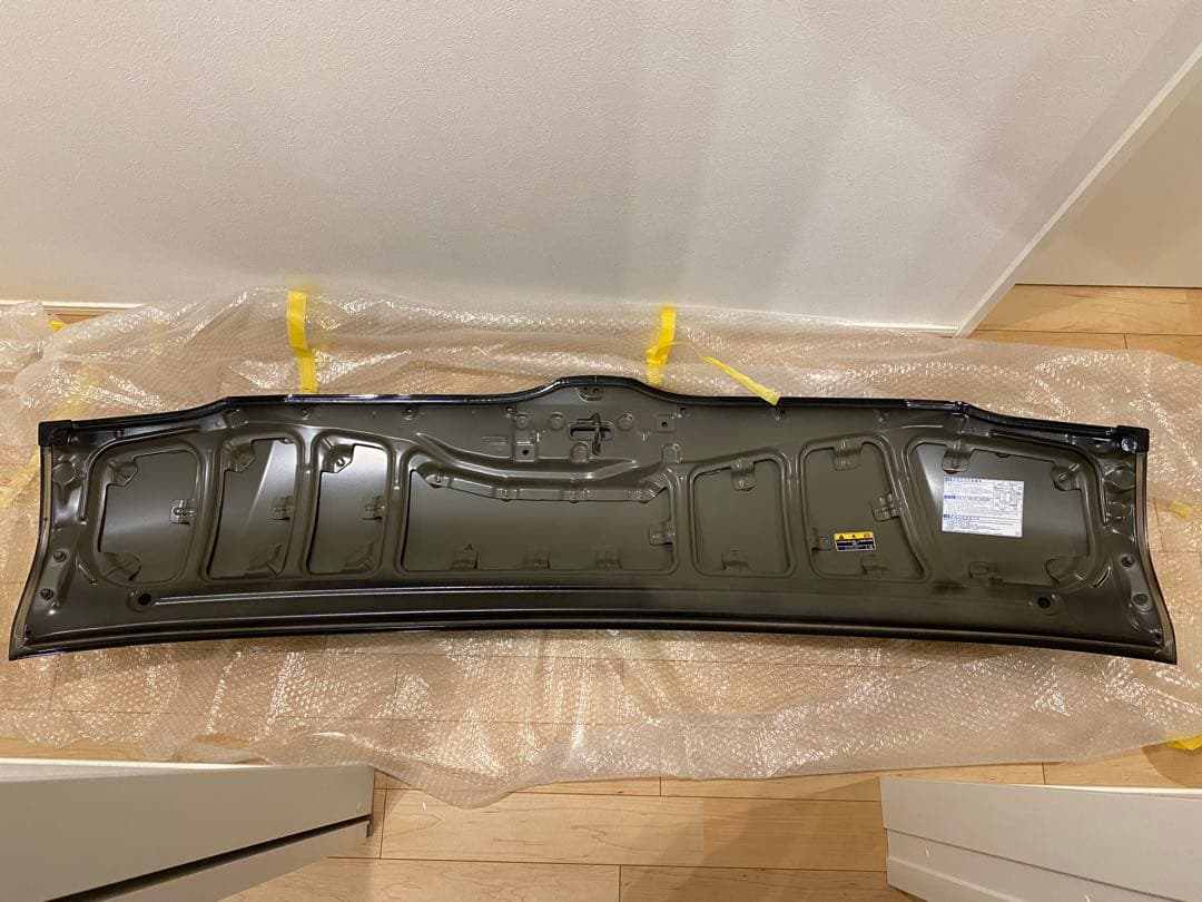 新車外し　ハイエースワゴン8型 純正ボンネット　ブラック