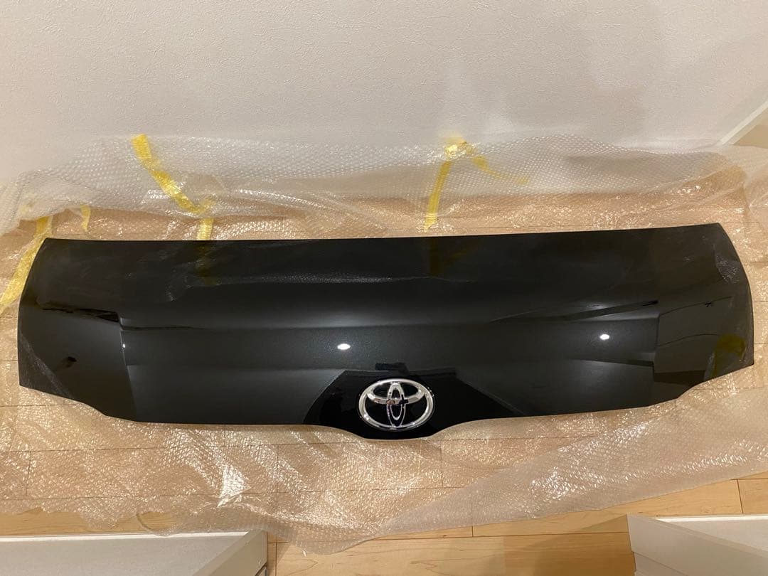 新車外し　ハイエースワゴン8型 純正ボンネット　ブラック