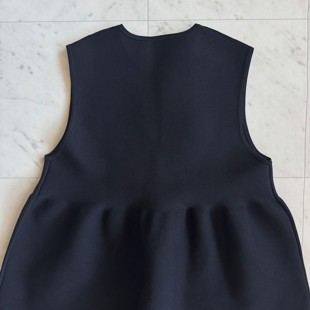 美品　人気　ユナイテッドアローズ　ニットフリルベスト　ジレ　ブラック