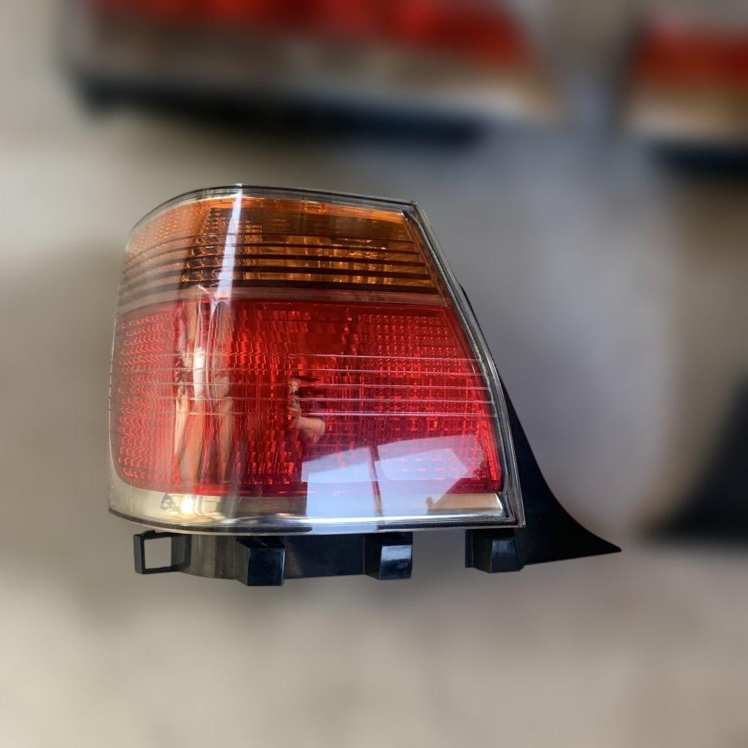 トヨタ　17クラウン　ロイヤルサルーン　純正テールライト左右セット　中古品