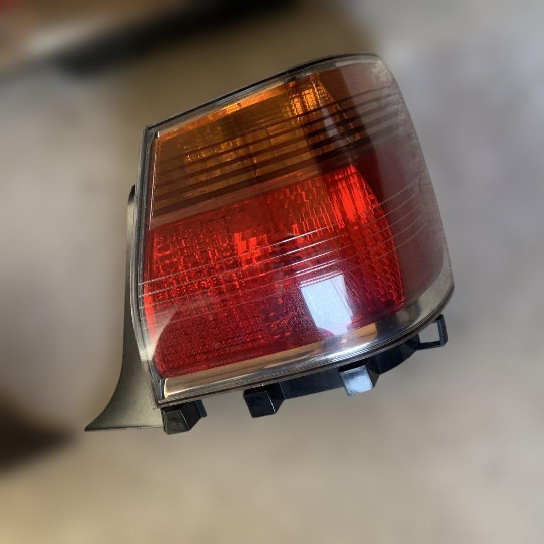 トヨタ　17クラウン　ロイヤルサルーン　純正テールライト左右セット　中古品
