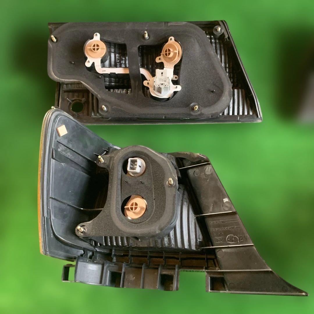 トヨタ　17クラウン　ロイヤルサルーン　純正テールライト左右セット　中古品