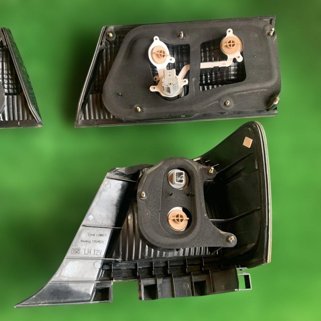 トヨタ　17クラウン　ロイヤルサルーン　純正テールライト左右セット　中古品