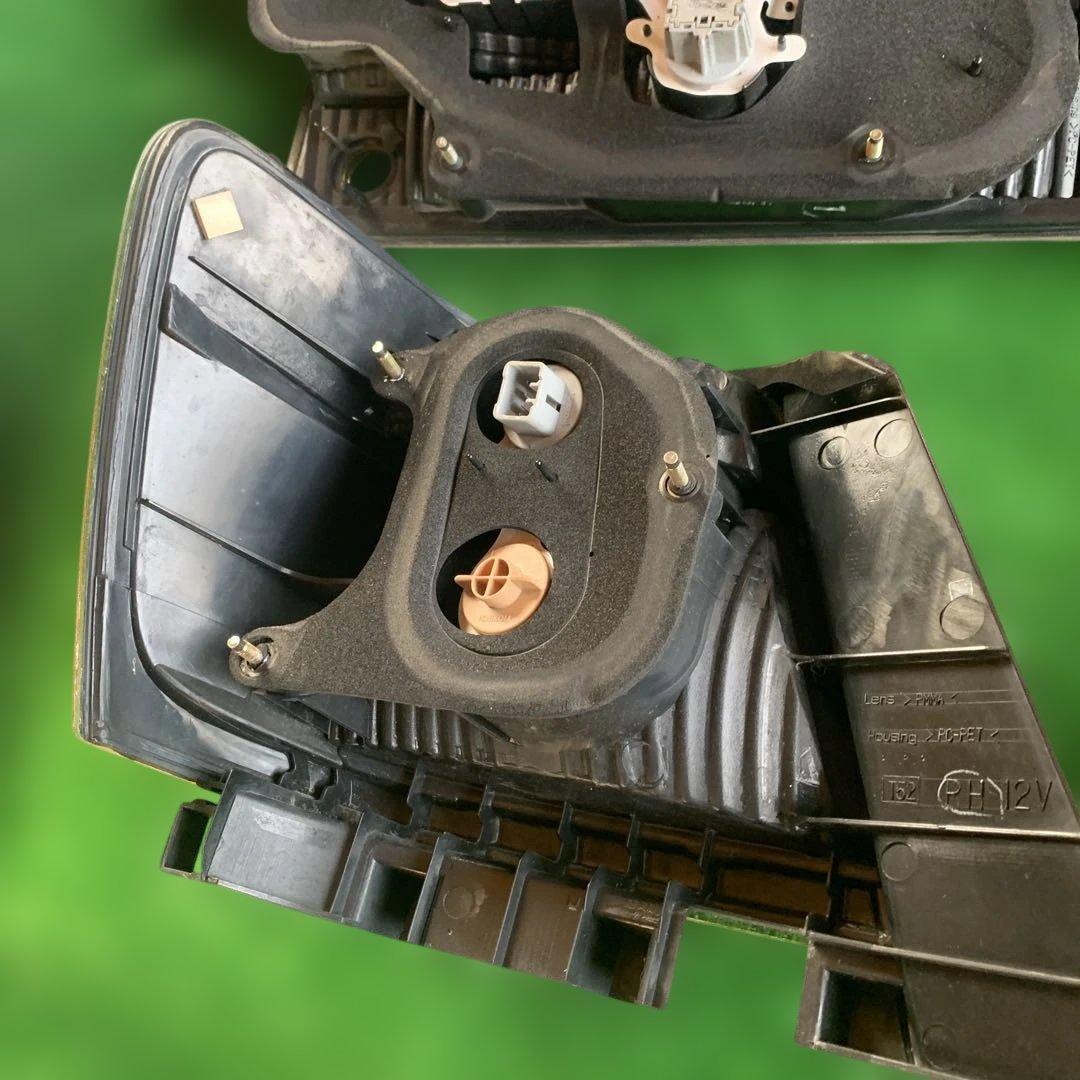 トヨタ　17クラウン　ロイヤルサルーン　純正テールライト左右セット　中古品