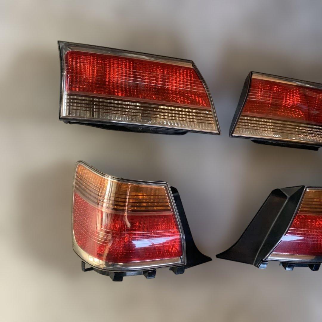 トヨタ　17クラウン　ロイヤルサルーン　純正テールライト左右セット　中古品