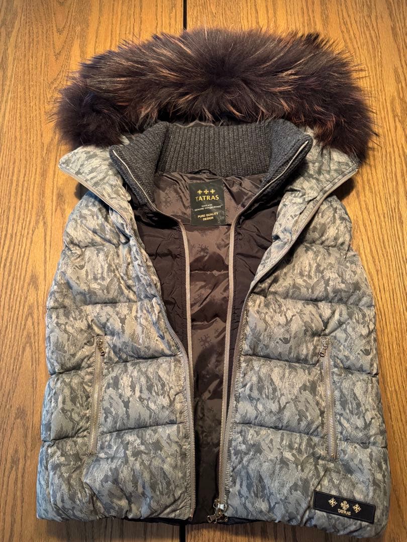 TATRAS ファー付きダウンベスト 02 グレー迷彩
