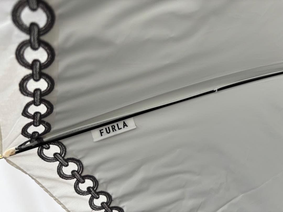 【新品】フルラ　日傘　晴雨兼用　オーガンジーチェーン刺繍　楽折　軽量　白