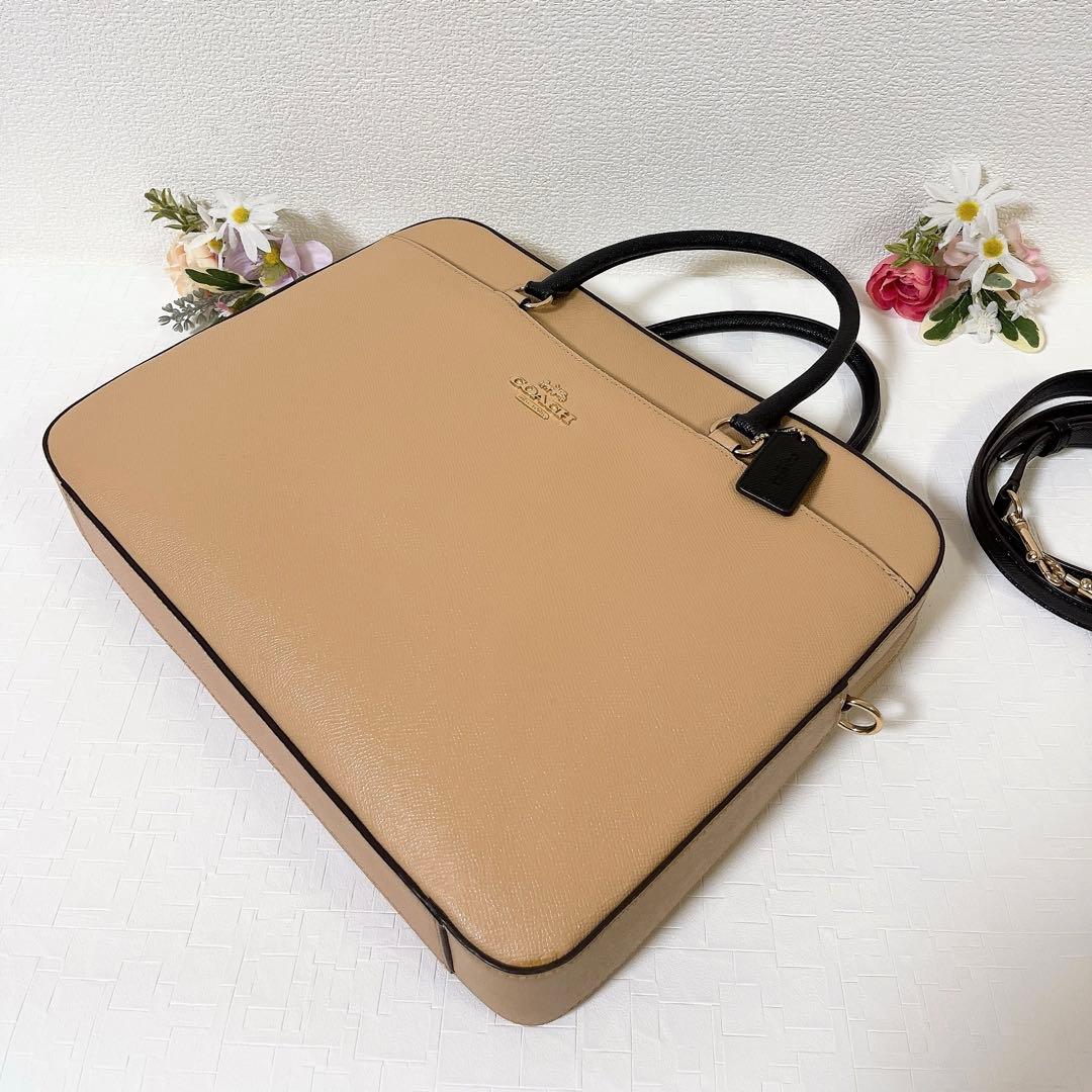 美品★コーチ ビジネスバッグ ショルダーバッグ 手提げ 2WAY チャーム A4