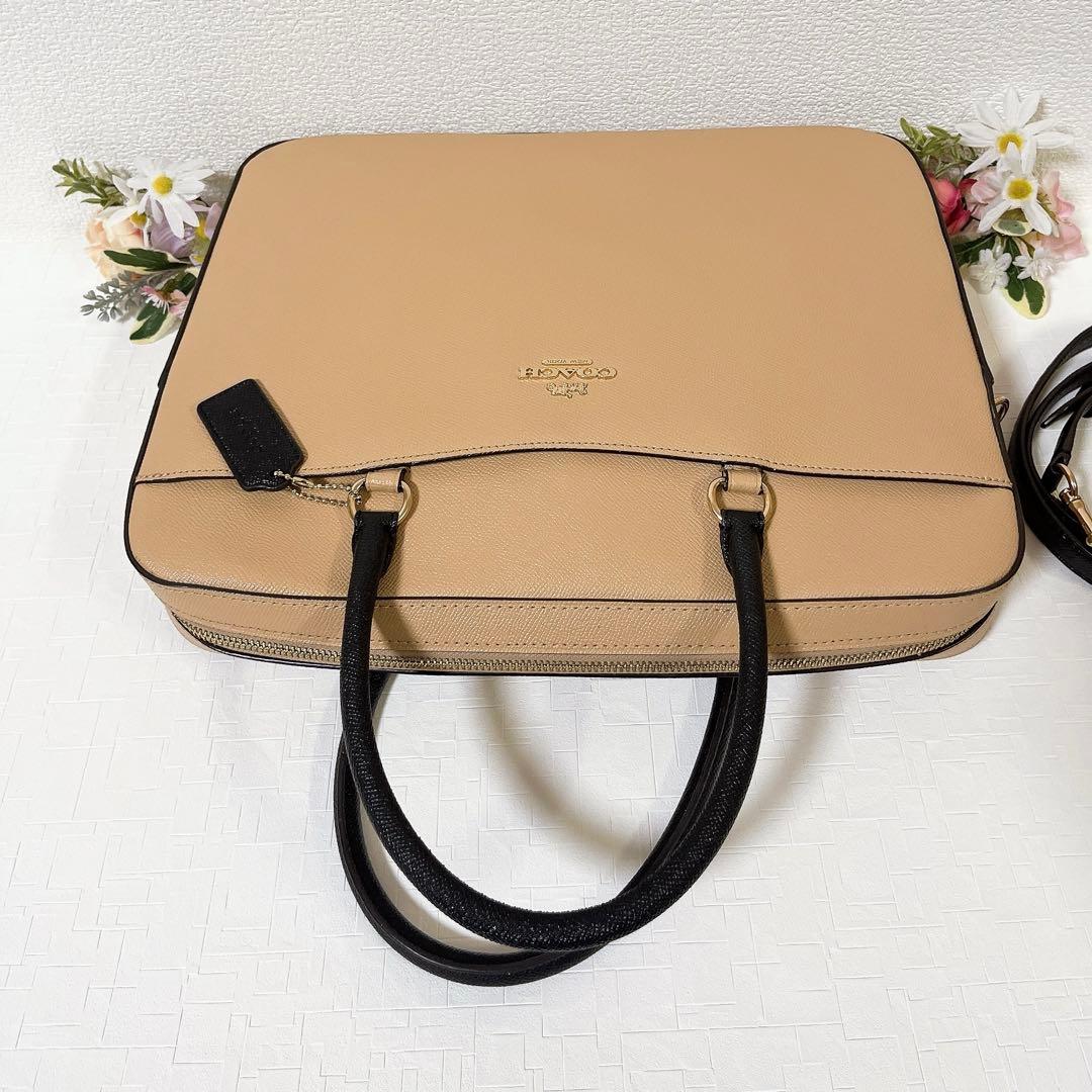 美品★コーチ ビジネスバッグ ショルダーバッグ 手提げ 2WAY チャーム A4
