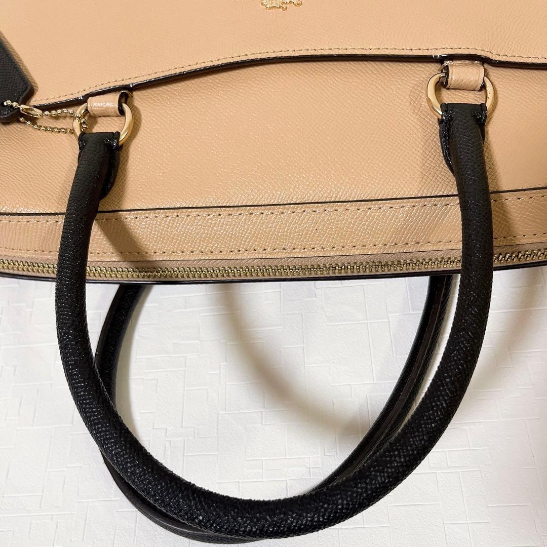 美品★コーチ ビジネスバッグ ショルダーバッグ 手提げ 2WAY チャーム A4