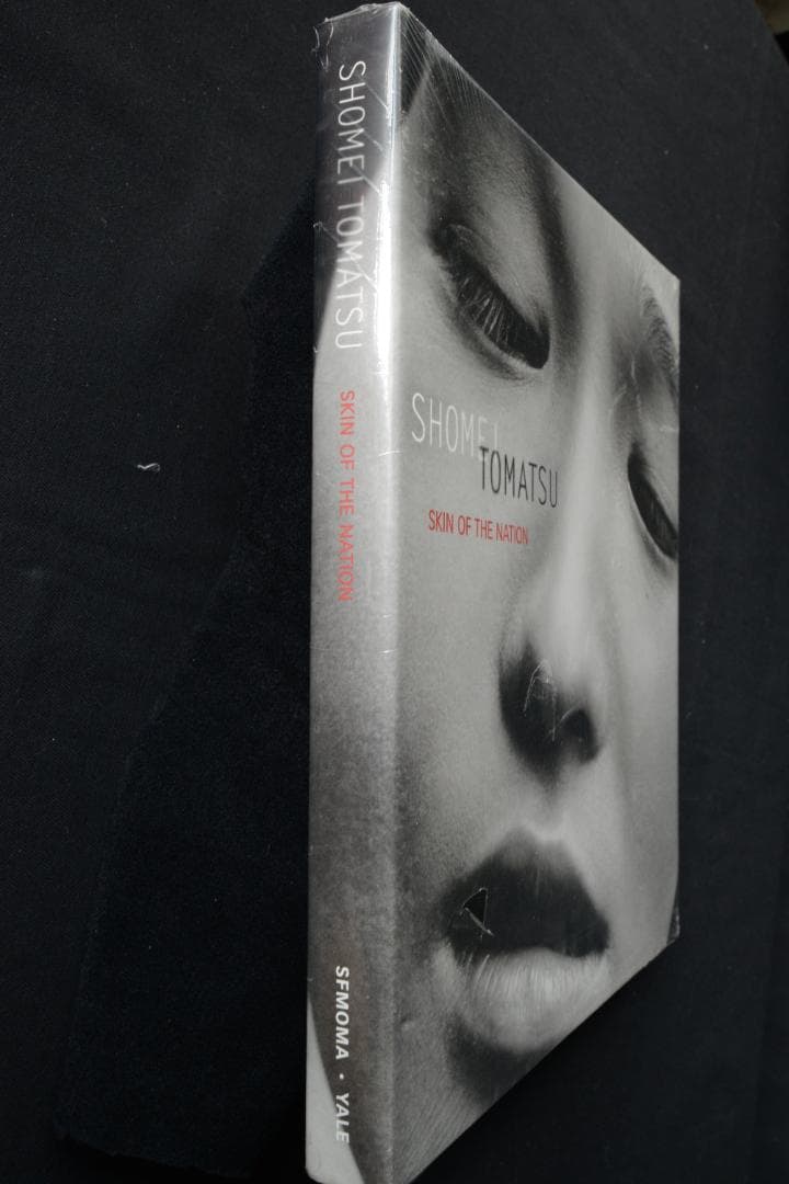 【Si Tomatsu：Skin of the Nation 東松照明】