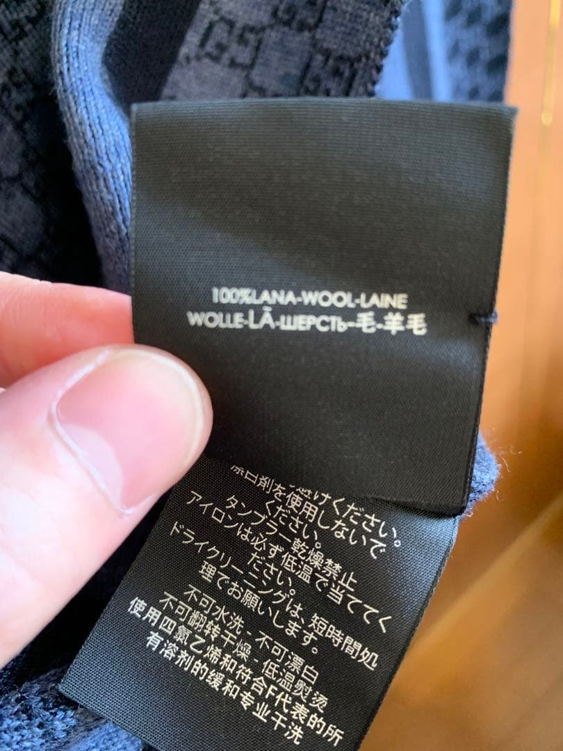 GUCCI マフラー　定価8万円程度